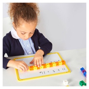 Linking Cubes, összekapcsolható kockákkal, 100 darabos, szín: Többszínű, méret: 20x21x2 cm – illusztráció