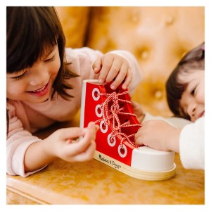 Tanuljunk meg cipőt fűzni! készségfejlesztő játék, szín: Többszínű, méret: 20x9x13 cm – illusztráció