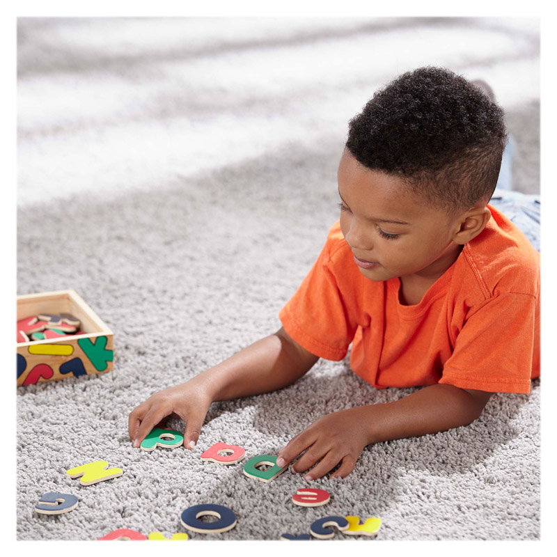 Mágneses betűk fából, 52 darabos készlet, Melissa&Doug Mágneses betűk fából, 52 darabos készlet, Melissa&Doug (MD0448)