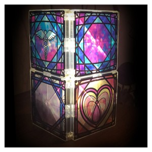 Magna-Tiles Structures, Hősök, világító mágneses készlet, szín: Többszínű, méret: doboz: 17x7x16 cm – illusztráció