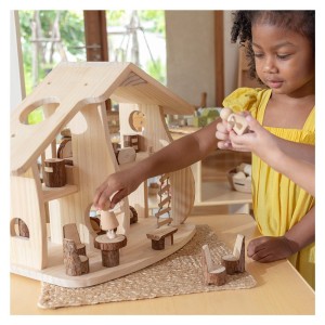 Woodlands babaház bútorokkal, Guidecraft, szín: Natur, méret: 48x38x25 cm – illusztráció