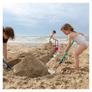 Scoppi, homokozó lapát szitával, piros, szín: Piros, méret: 65x16x3 cm – illusztráció