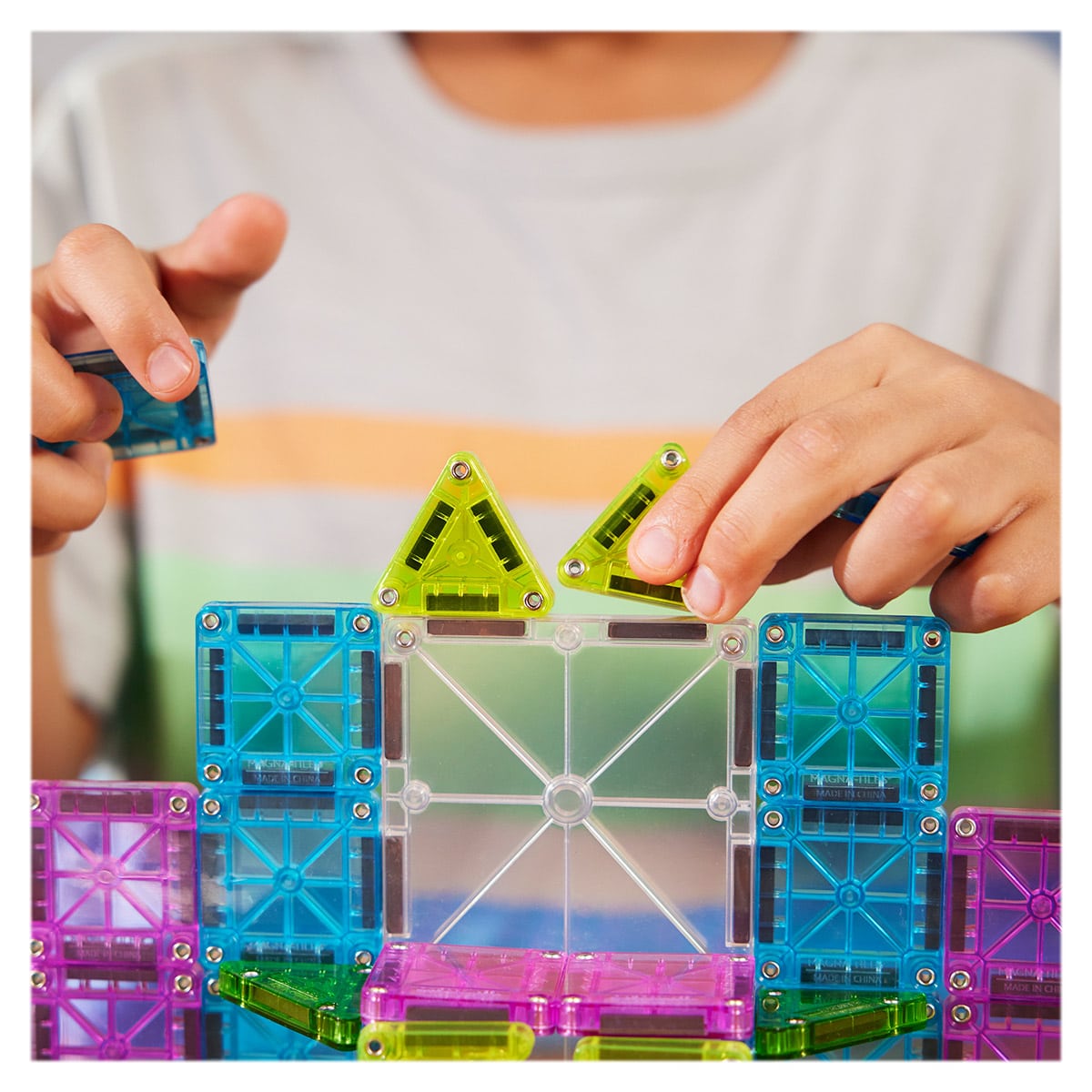 MAGNA-TILES mikroMAGS Deluxe utazókészlet, 55 db MAGNA-TILES mikroMAGS Deluxe utazókészlet, 55 db, szín: Többszínű – illusztráció